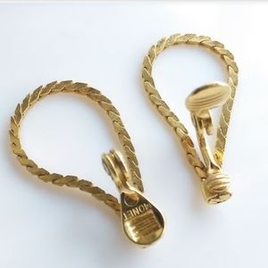 Vintage Monet Gold-tone Chain Tear Drop Clip-On Earrings